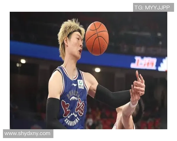 王哲林领衔中国男篮新征程展现拼搏精神与团队合作的力量