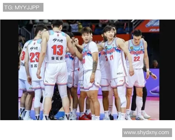 CBA新疆队对阵青岛队精彩文字直播全程回顾与分析