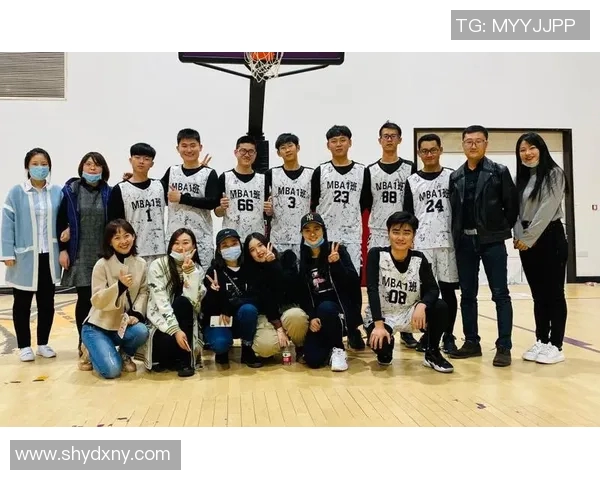 北京篮球队比赛经验引发热议球迷对战术选择和球员表现展开激烈讨论MBA 北京篮球队比赛经验引发热议球迷对战术选择和球员表现展开激烈讨论MBA