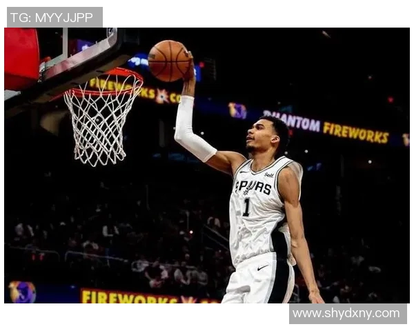 文班亚马场均20分10篮板3盖帽表现出色新秀奖争夺战已无悬念