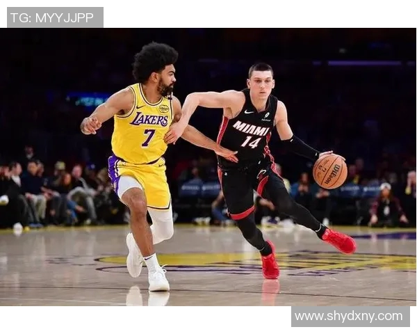 湖人对决热火精彩瞬间回顾与赛场趣事分享 湖人对决热火精彩瞬间回顾与赛场趣事分享